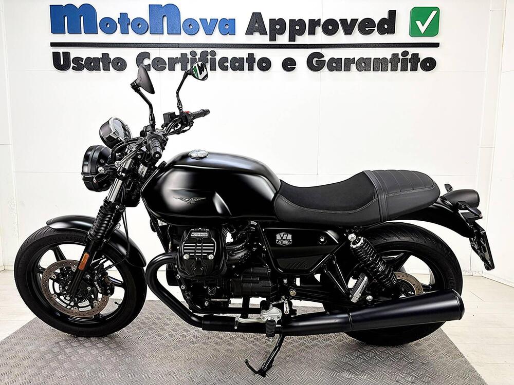 Moto Guzzi V7 Stone (2021 - 25) (5)