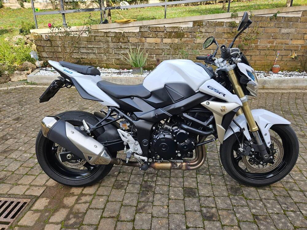 Suzuki GSR 750 (2010 - 15)