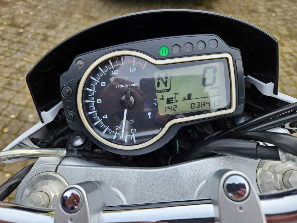 Suzuki GSR 750 (2010 - 15) (3)