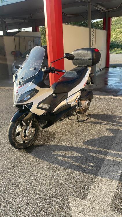 Aprilia SR Max 300 (2011 - 16) (4)