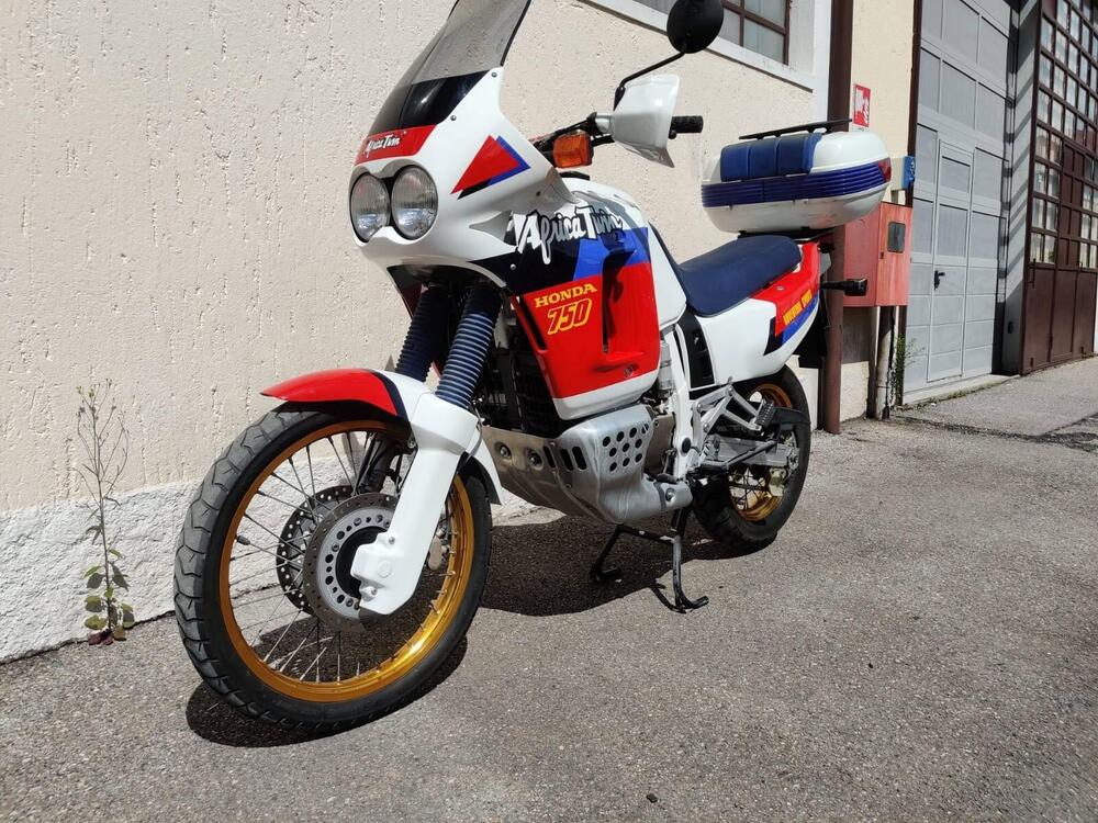 Honda Africa Twin 750 (2)