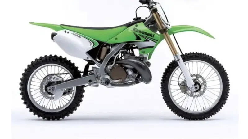 Ritornano i cross a 2 tempi!? L'annuncio shock di Kawasaki [VIDEO]