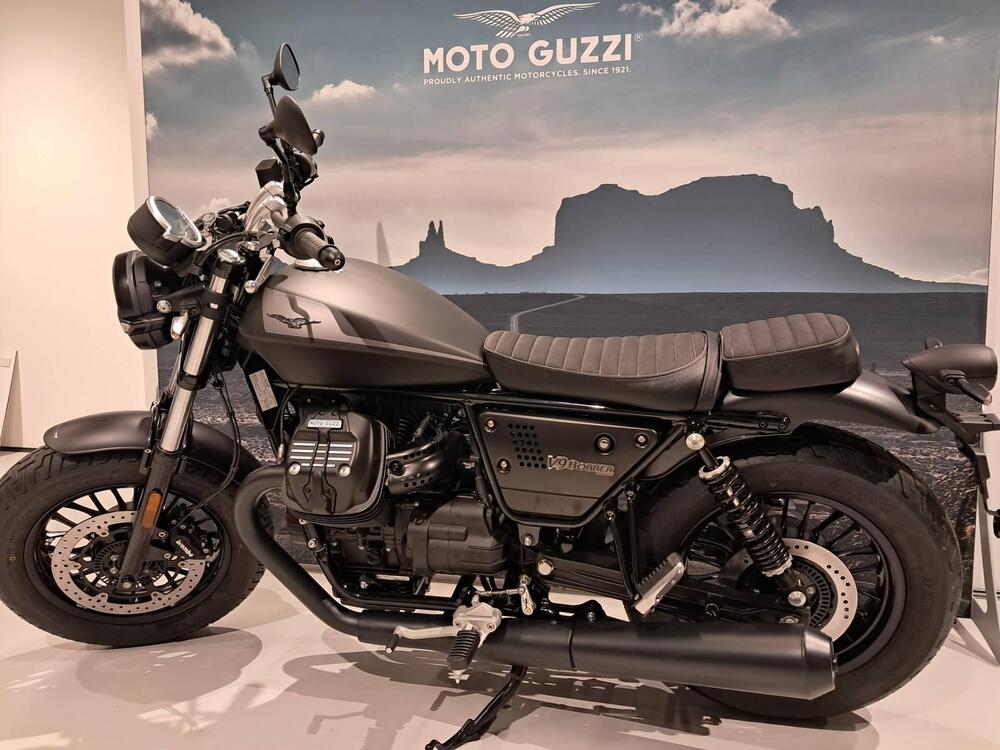 Moto Guzzi V9 Bobber (2021 - 25) (3)