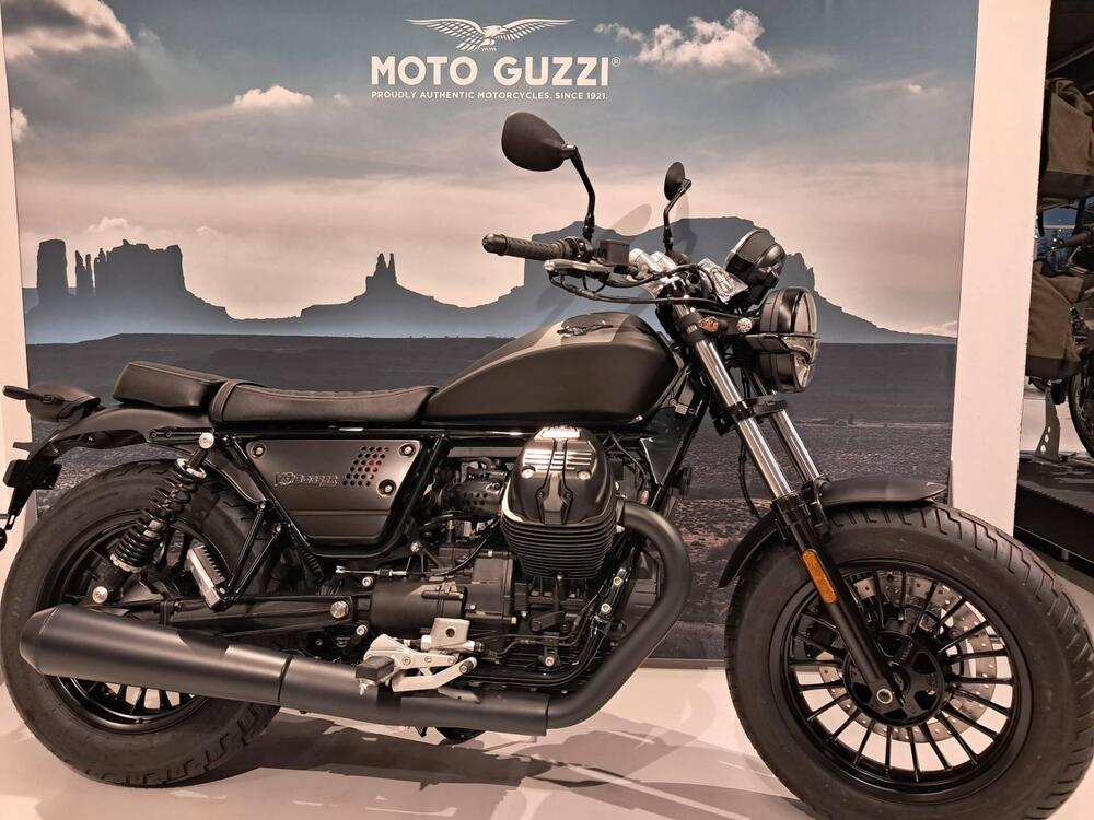 Moto Guzzi V9 Bobber (2021 - 25) (5)