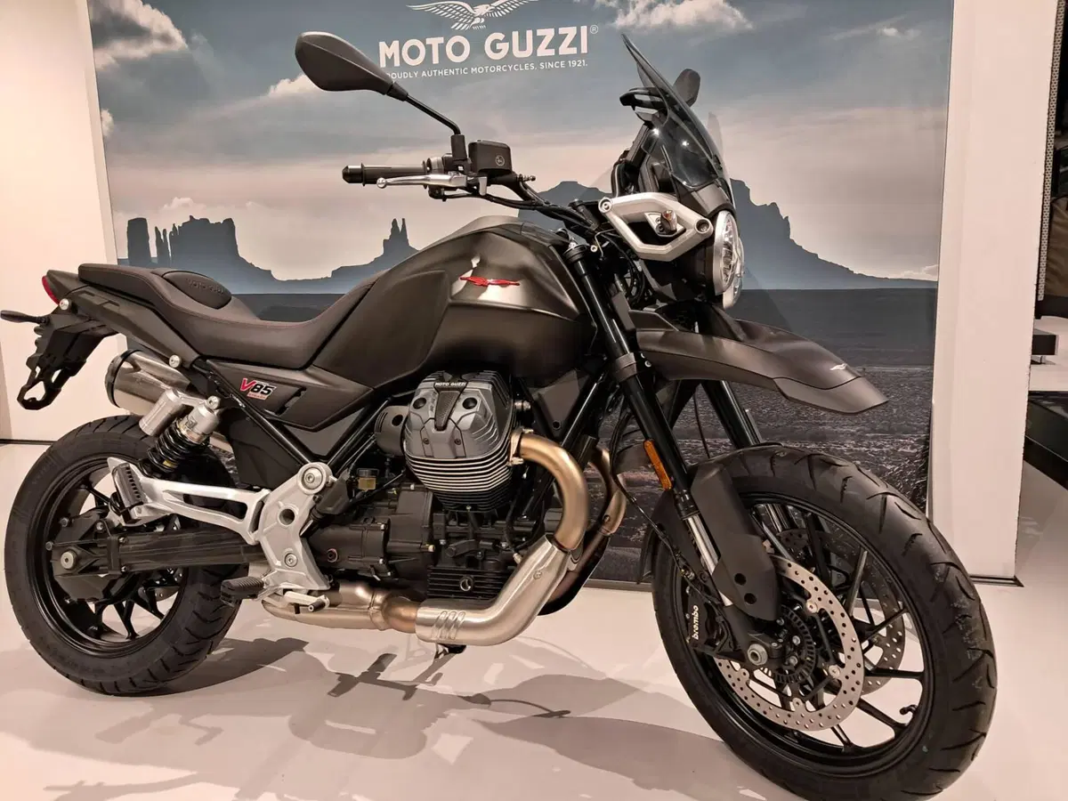 Moto Guzzi V85 Strada (2024 - 26) (2)