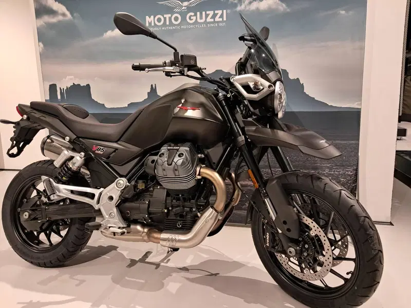 Moto Guzzi V85 Strada (2024 - 26) (2)