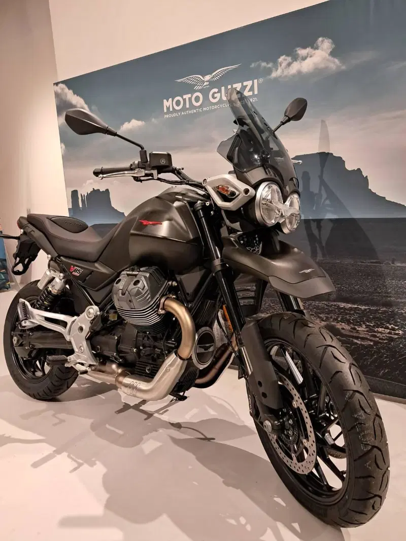 Moto Guzzi V85 Strada (2024 - 26) (3)