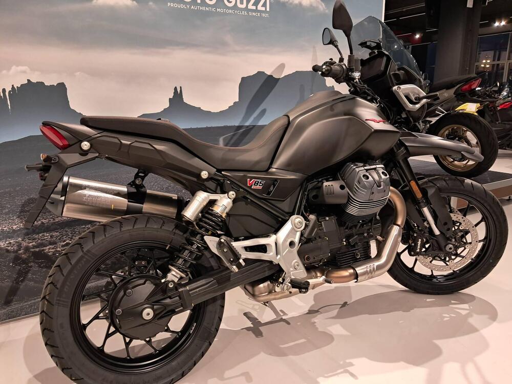 Moto Guzzi V85 Strada (2024 - 25) (4)