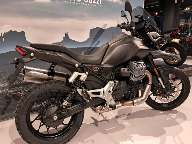 Moto Guzzi V85 Strada (2024 - 26) (4)