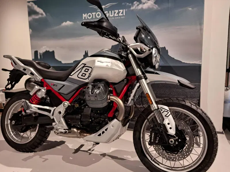 Moto Guzzi V85 TT (2024 - 26) (2)