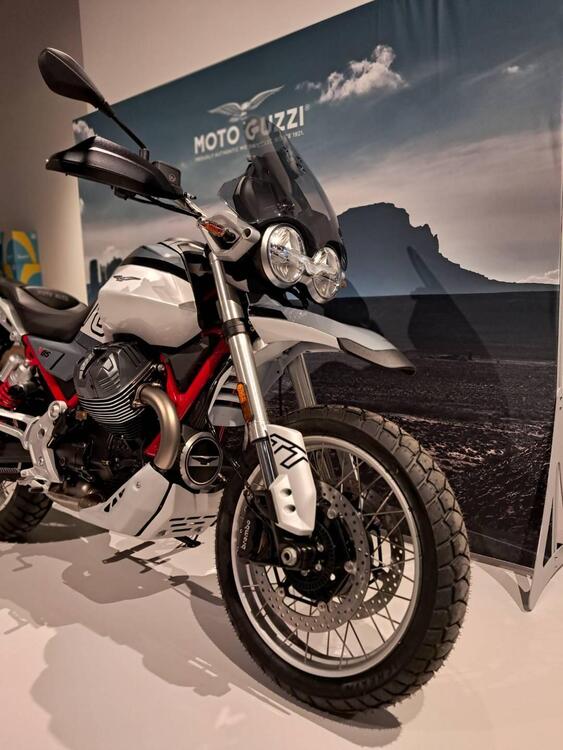 Moto Guzzi V85 TT (2024 - 25) (3)