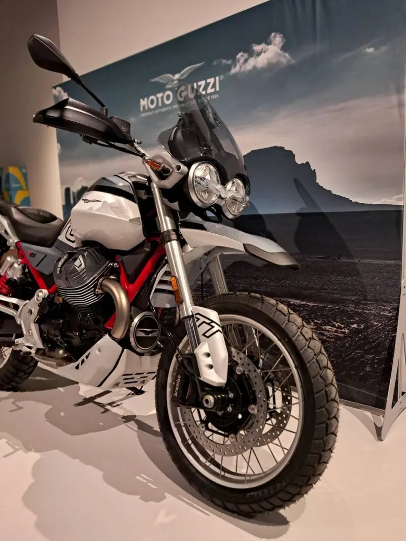 Moto Guzzi V85 TT (2024 - 26) (3)