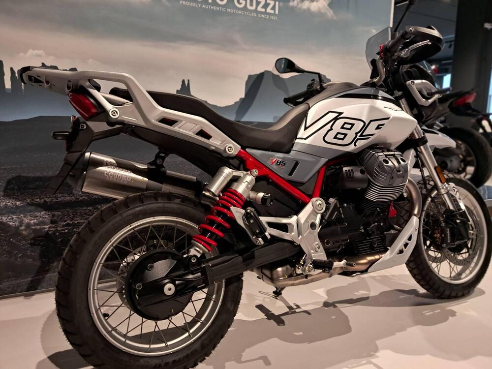 Moto Guzzi V85 TT (2024 - 25) (4)