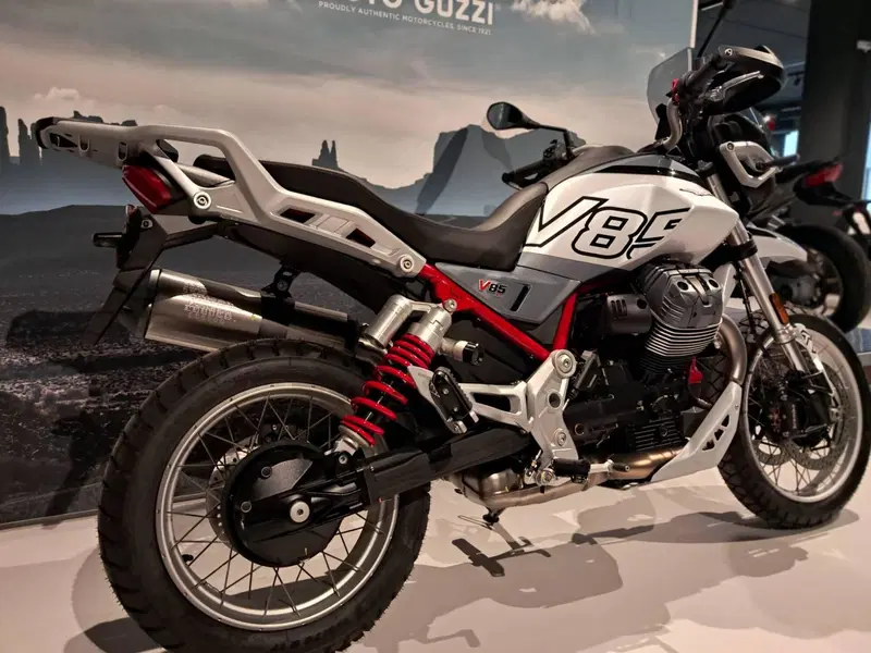 Moto Guzzi V85 TT (2024 - 26) (4)