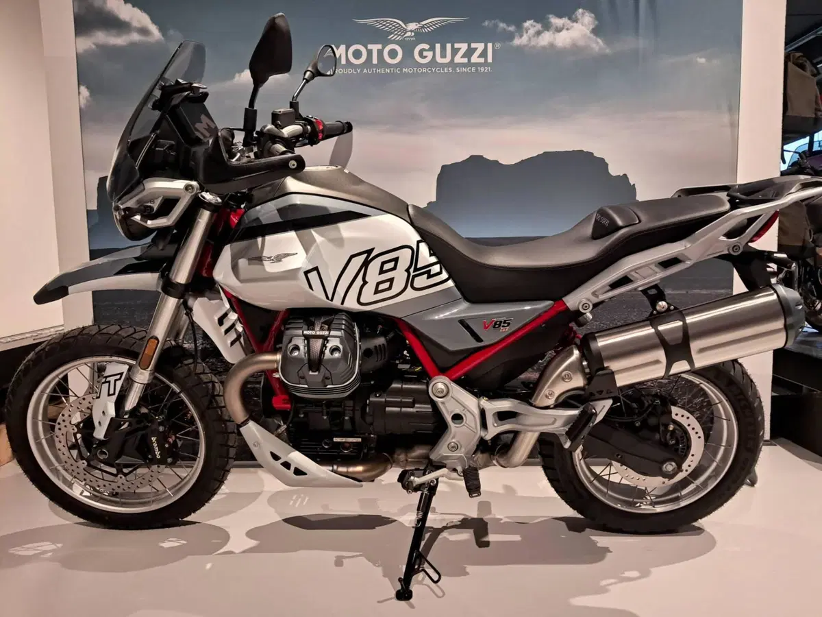 Moto Guzzi V85 TT (2024 - 26) (5)