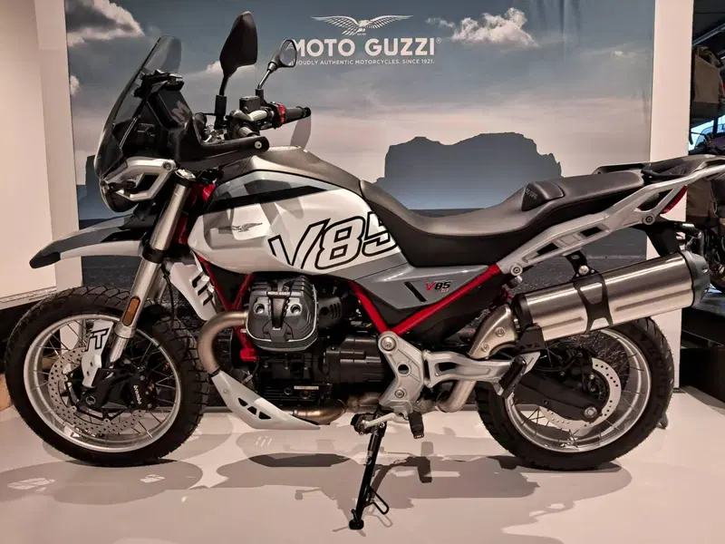 Moto Guzzi V85 TT (2024 - 26) (5)