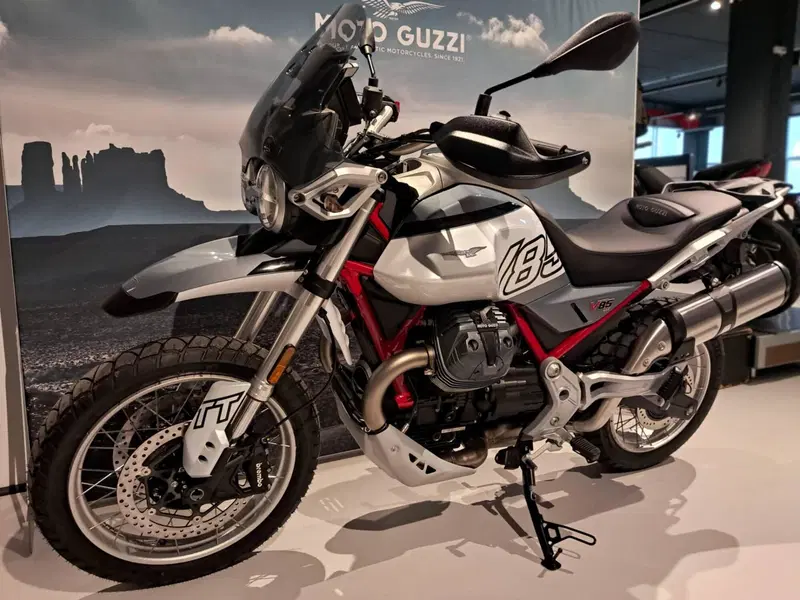 Moto Guzzi V85 TT (2024 - 26) (6)
