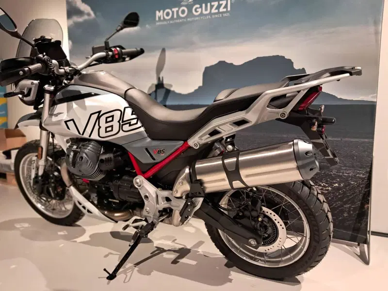 Moto Guzzi V85 TT (2024 - 26) (7)