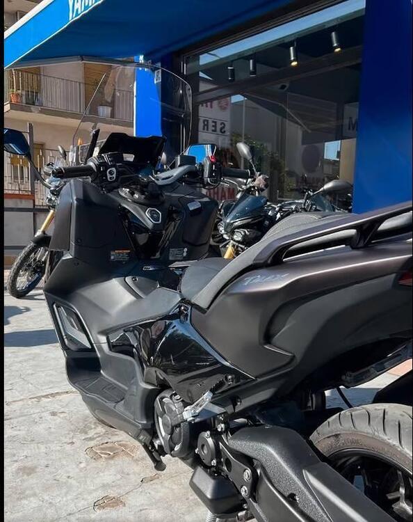 Yamaha T-Max 560 (2022 - 24) (3)