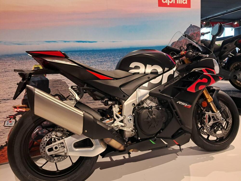 Aprilia RSV4 1100 Factory (2021 - 24) (2)