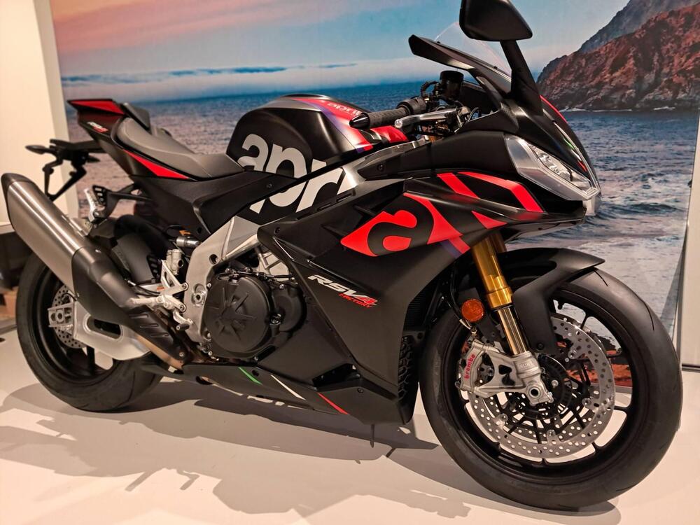 Aprilia RSV4 1100 Factory (2021 - 24) (3)