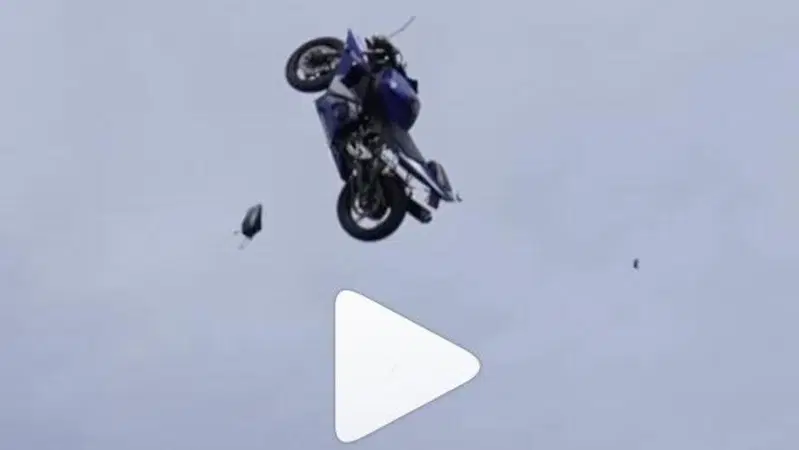 Yamaha R6 in rampa di lancio: distrutta [VIDEO]