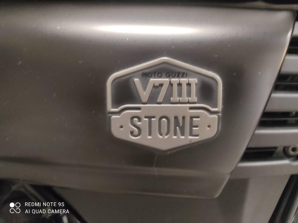 Moto Guzzi V7 III Stone Night Pack (2019 - 20) (3)