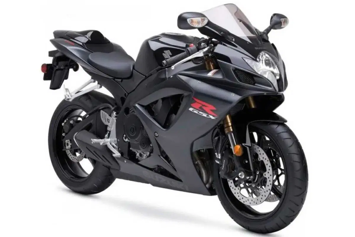 Suzuki GSX-R750 compie 40anni: la meravigliosa terra di mezzo (12)