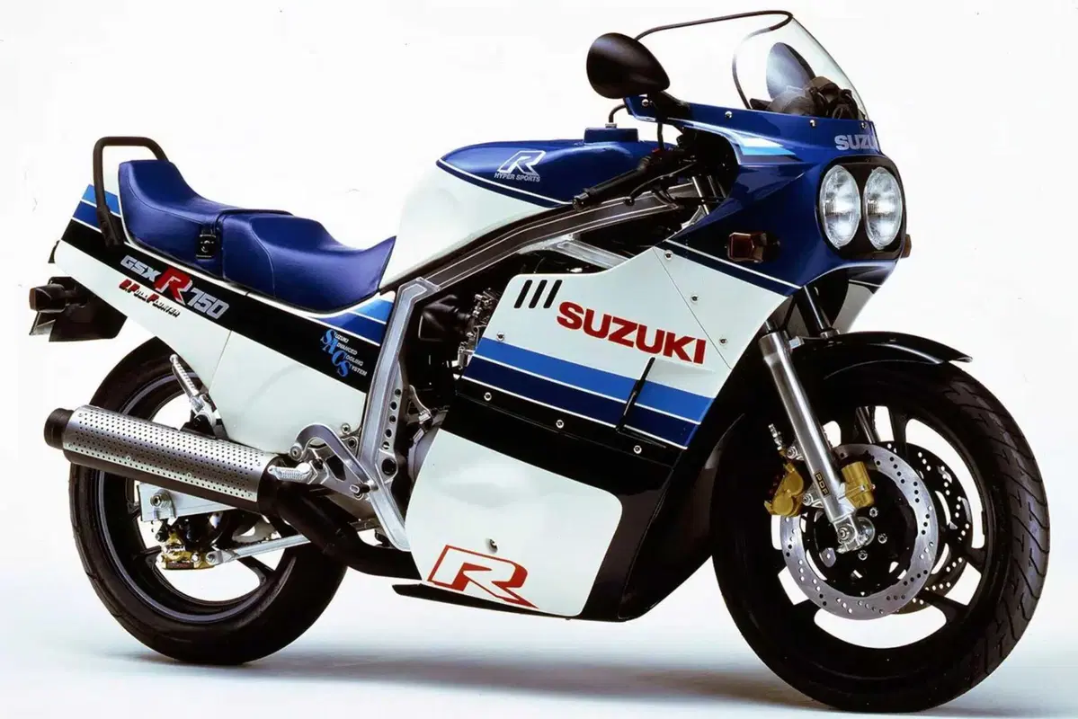 Suzuki GSX-R750 compie 40anni: la meravigliosa terra di mezzo
