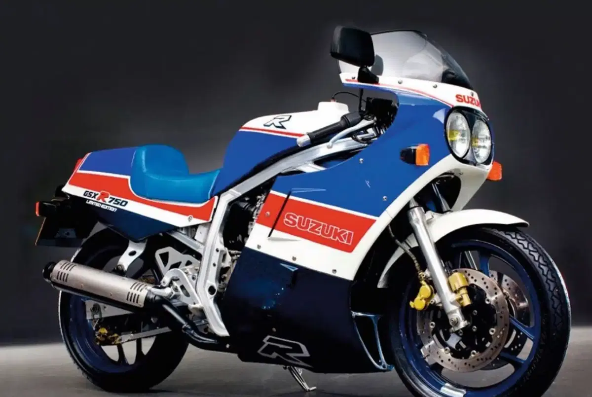 Suzuki GSX-R750 compie 40anni: la meravigliosa terra di mezzo (2)
