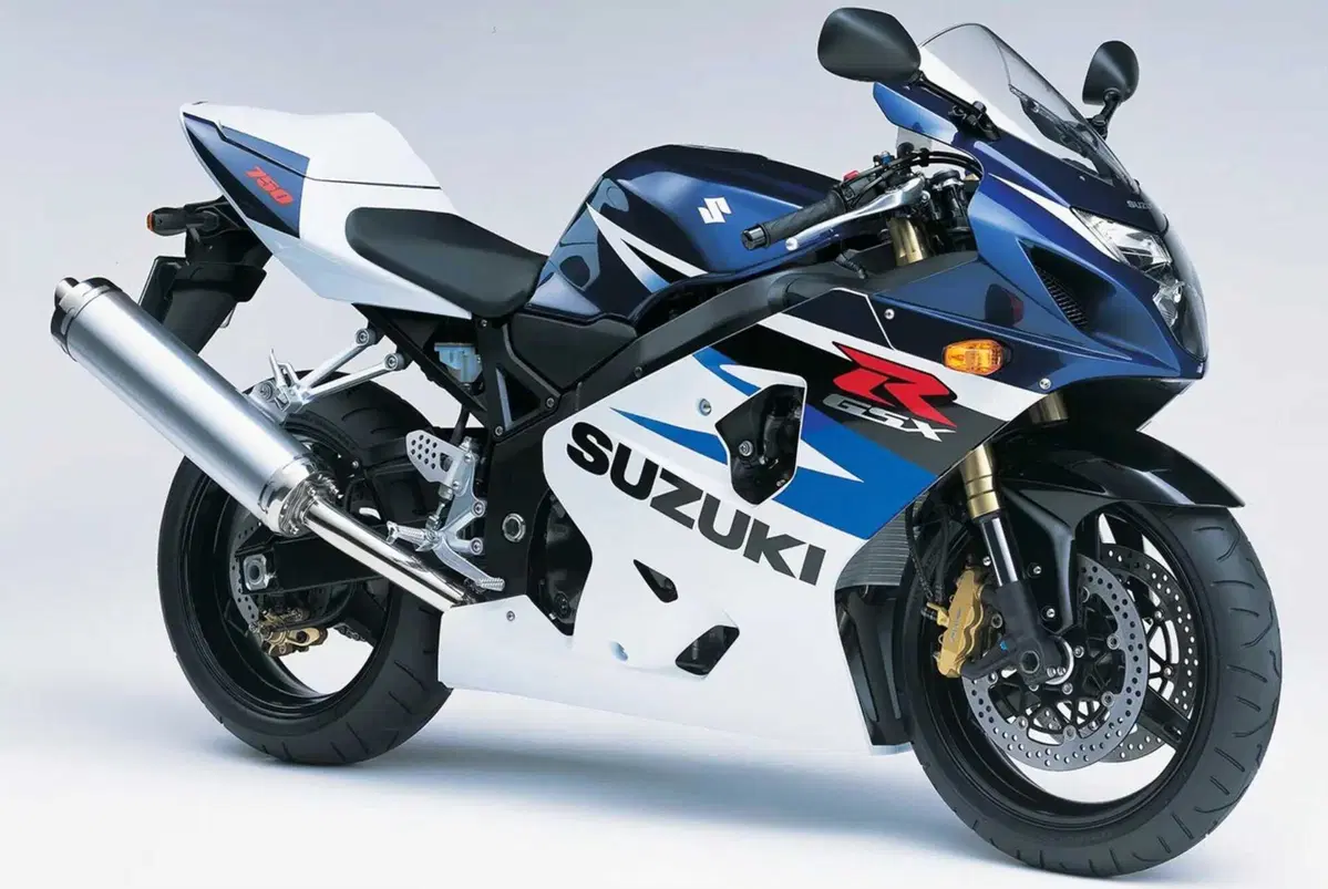 Suzuki GSX-R750 compie 40anni: la meravigliosa terra di mezzo (10)