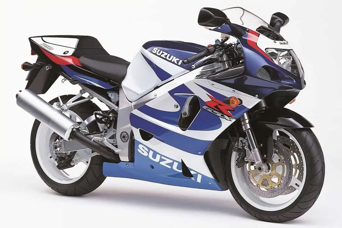 Suzuki GSX-R750 compie 40anni: la meravigliosa terra di mezzo (9)