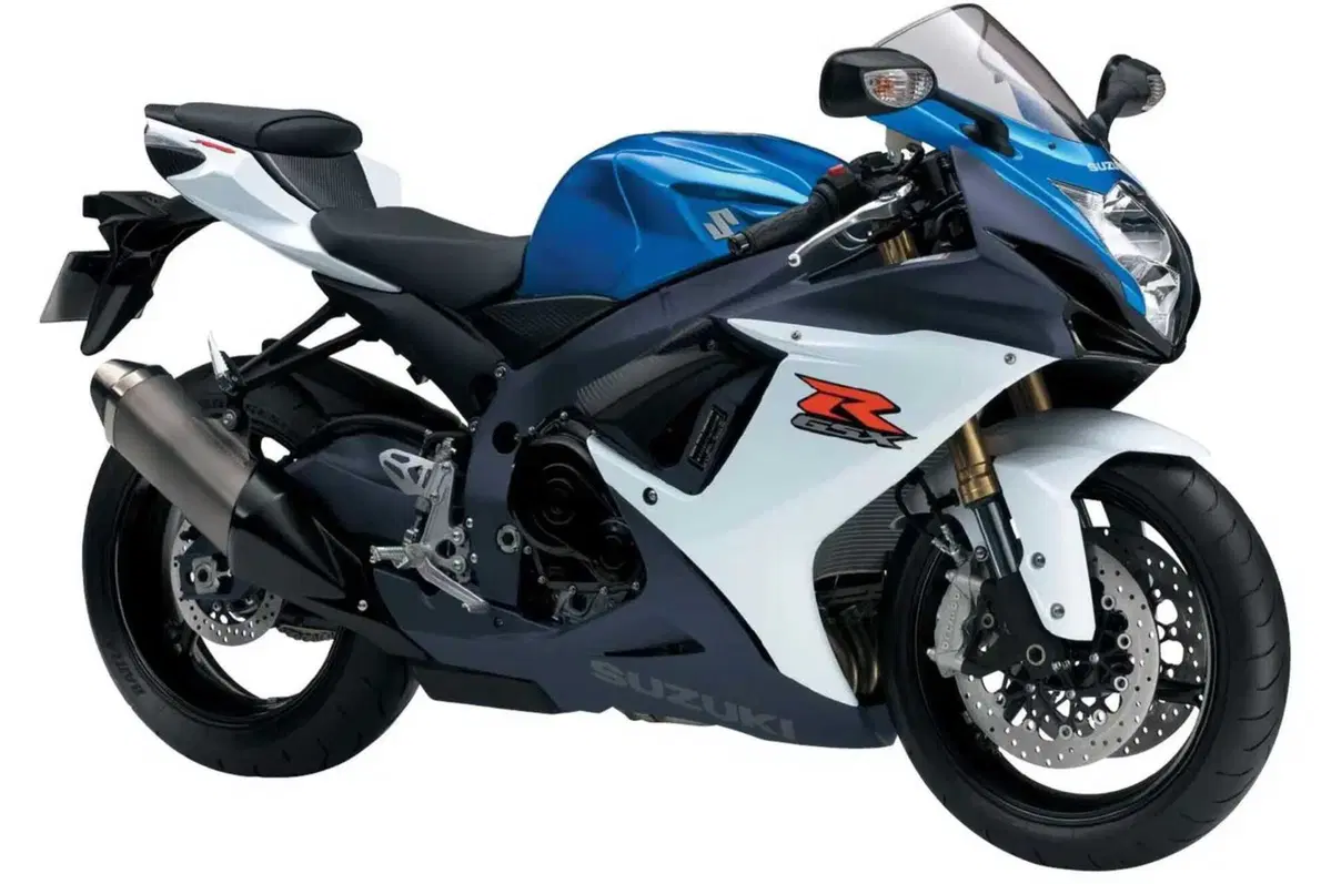 Suzuki GSX-R750 compie 40anni: la meravigliosa terra di mezzo (15)