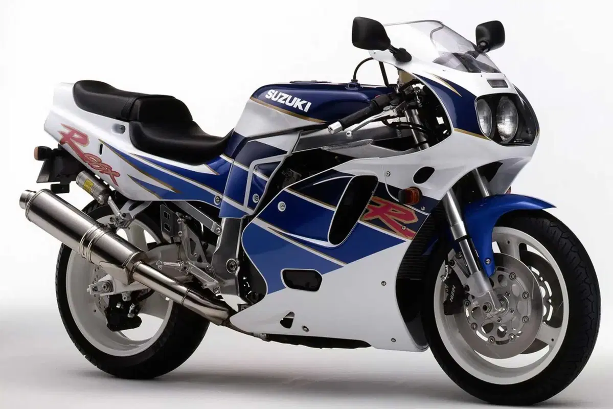 Suzuki GSX-R750 compie 40anni: la meravigliosa terra di mezzo (8)