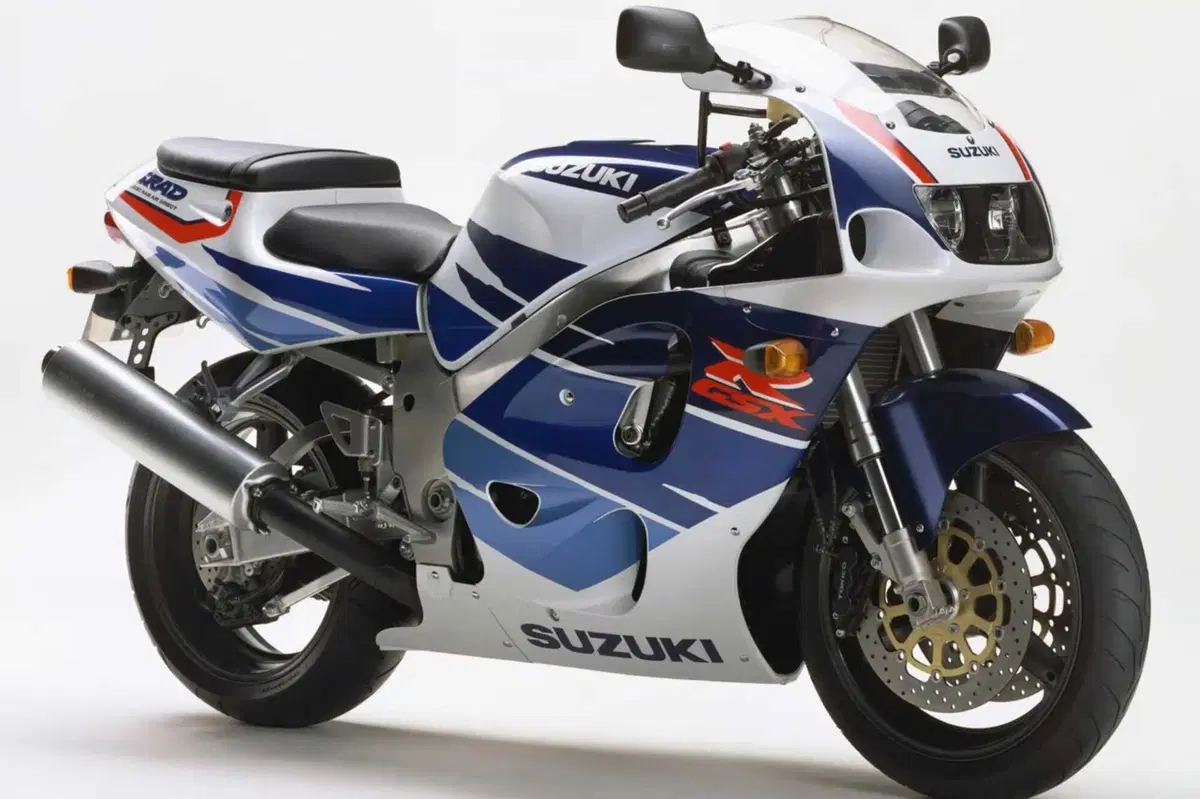 Suzuki GSX-R750 compie 40anni: la meravigliosa terra di mezzo (7)