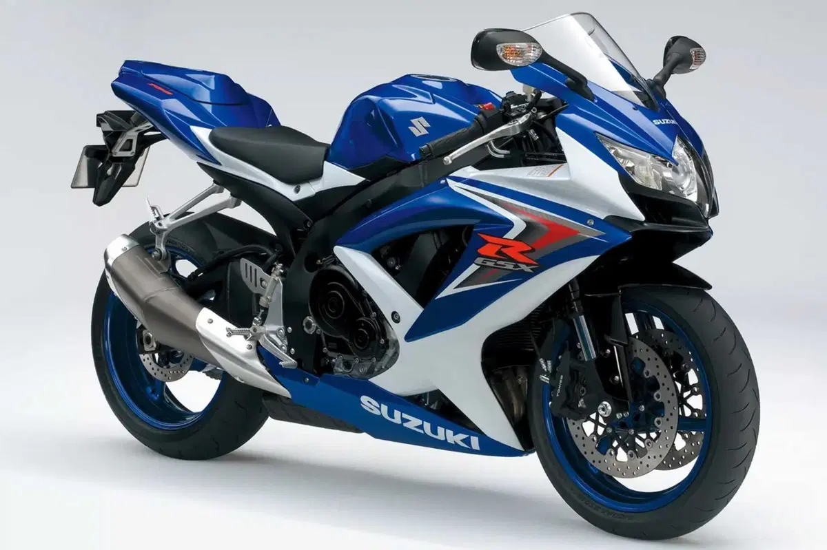 Suzuki GSX-R750 compie 40anni: la meravigliosa terra di mezzo (14)