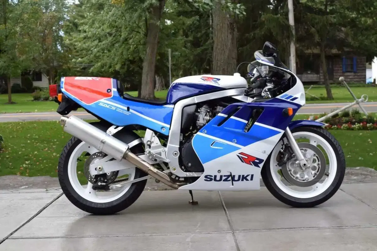 Suzuki GSX-R750 compie 40anni: la meravigliosa terra di mezzo (6)
