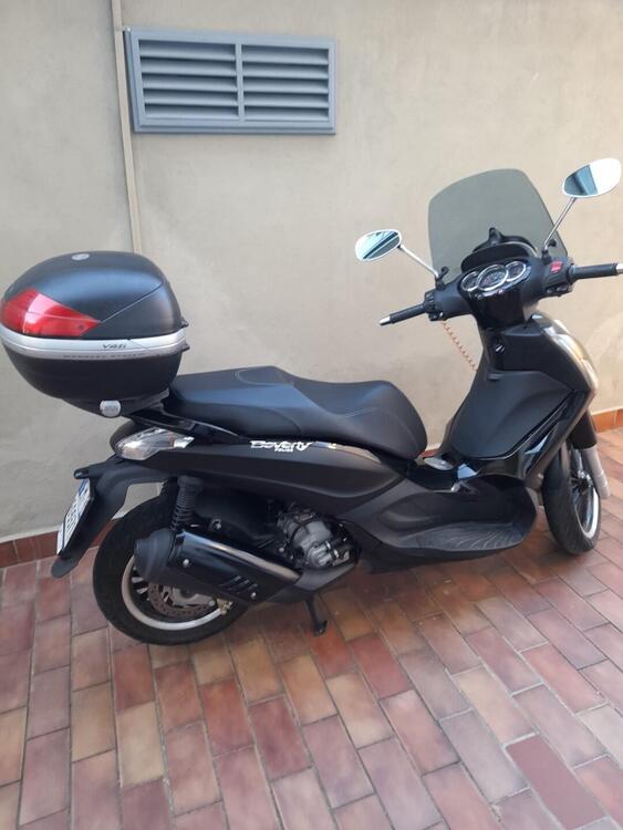 Piaggio Beverly 300 i.e. Police ABS-ASR (2017 - 20) (2)