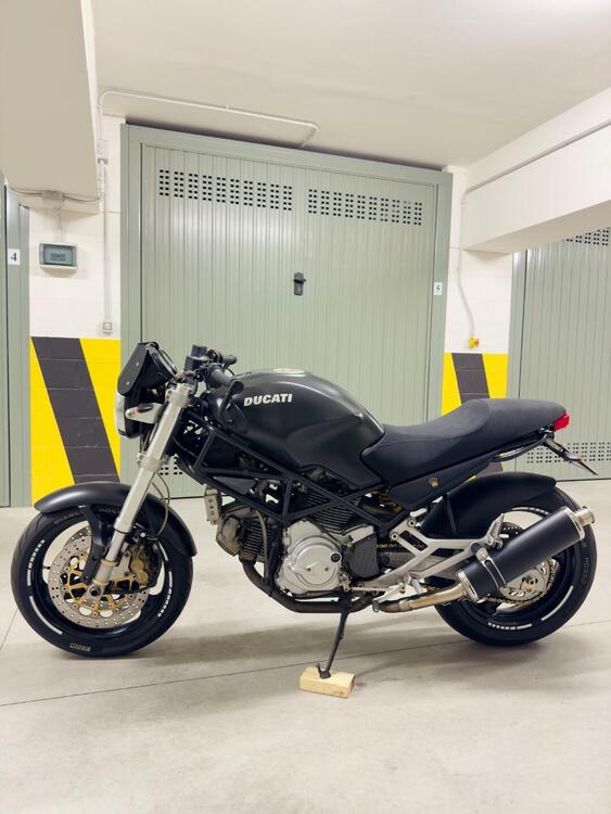 Ducati Monster 750 Dark (1999 - 02)