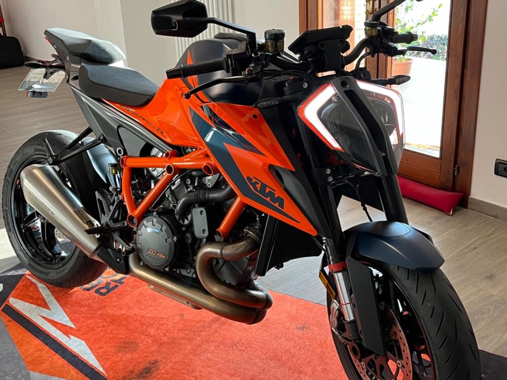 KTM 1290 Super Duke R (2021) (2)