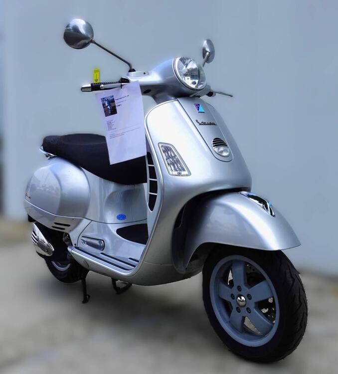 Vespa GTS 250 i.e. (2)