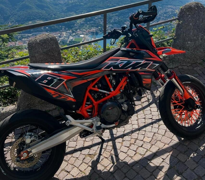 KTM 690 SMC R (2021 - 22) (2)