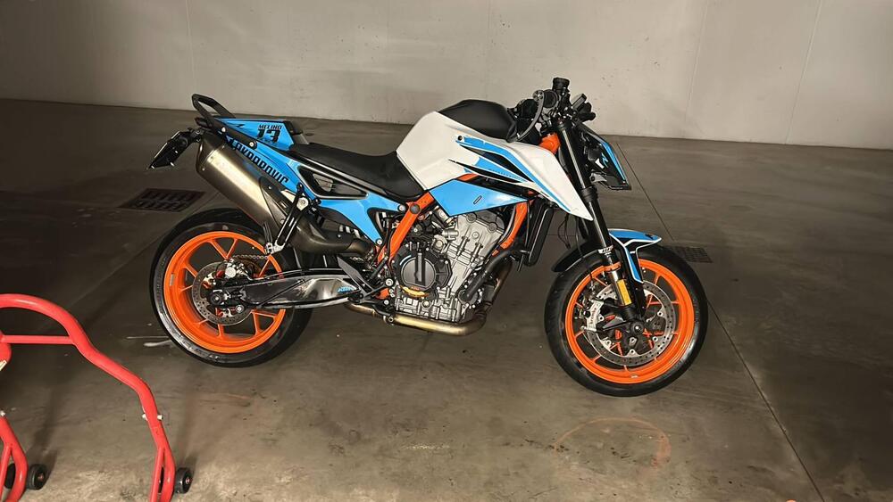 KTM 890 Duke R (2021)