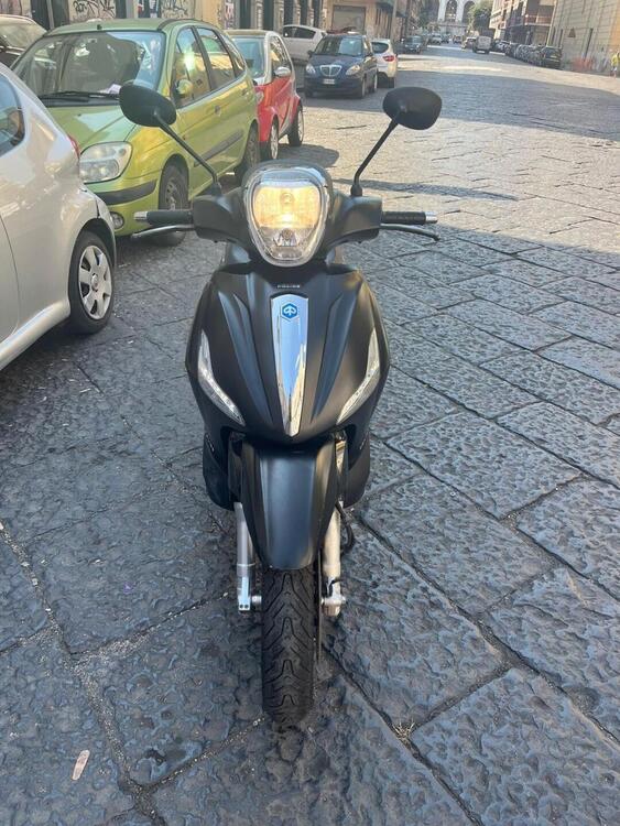 Piaggio Beverly 300 i.e. Police ABS-ASR (2017 - 20) (2)