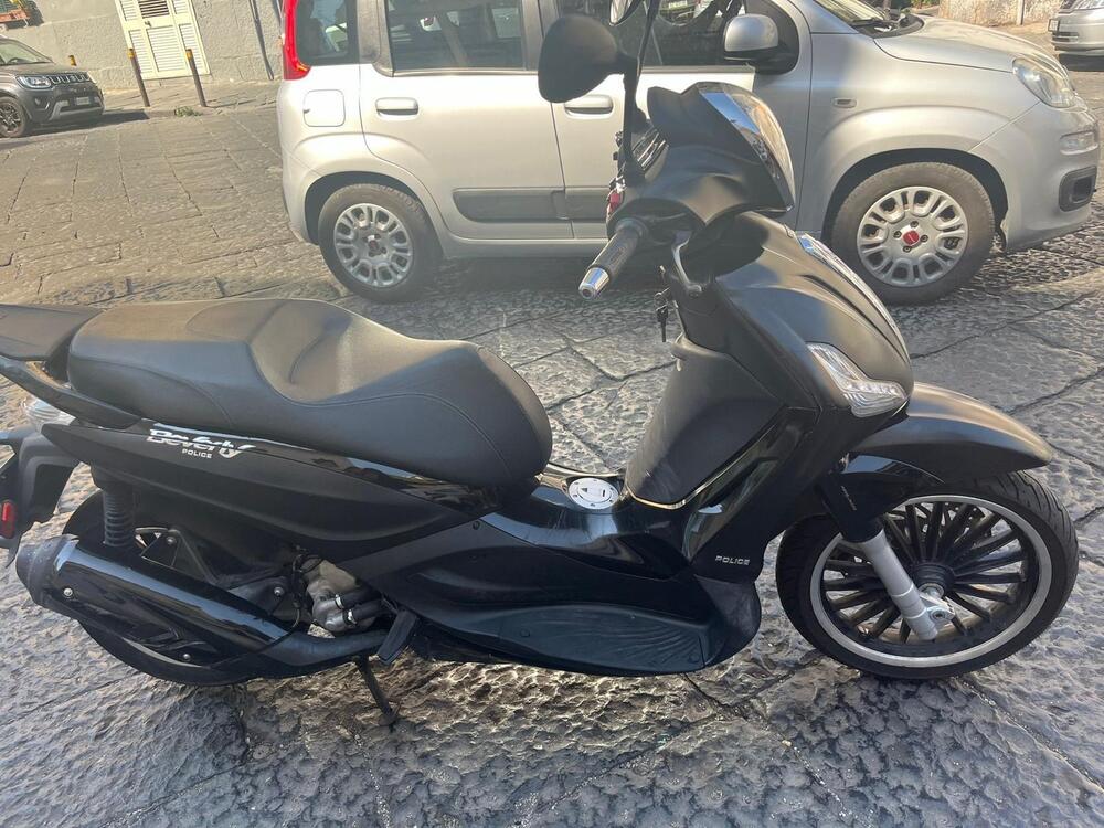 Piaggio Beverly 300 i.e. Police ABS-ASR (2017 - 20) (4)