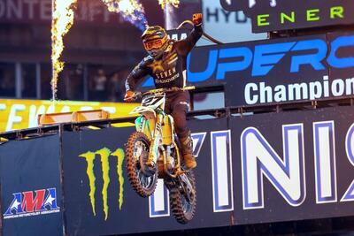 Malcolm Stewart vince a Tampa. Nell&#039;incrdibile serata Tomac si infortuna. La 250 &egrave; di Anstie