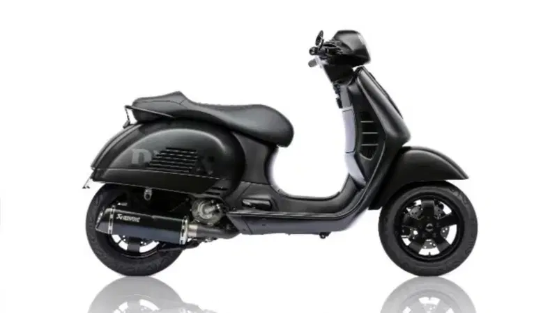 La Vespa &ldquo;Don&rsquo;t Panic&rdquo; di Deus: l'eleganza di un abito su misura [GALLERY]