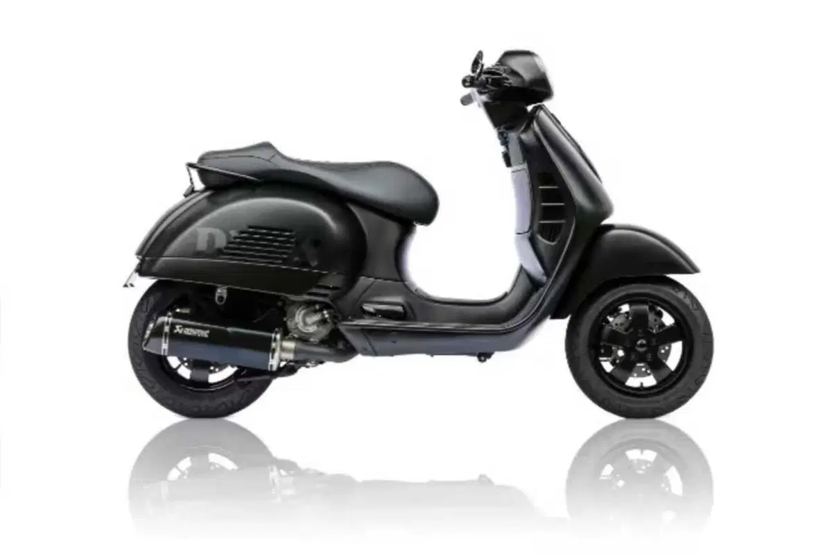 La Vespa “Don’t Panic” di Deus: l'eleganza su misura su due ruote 