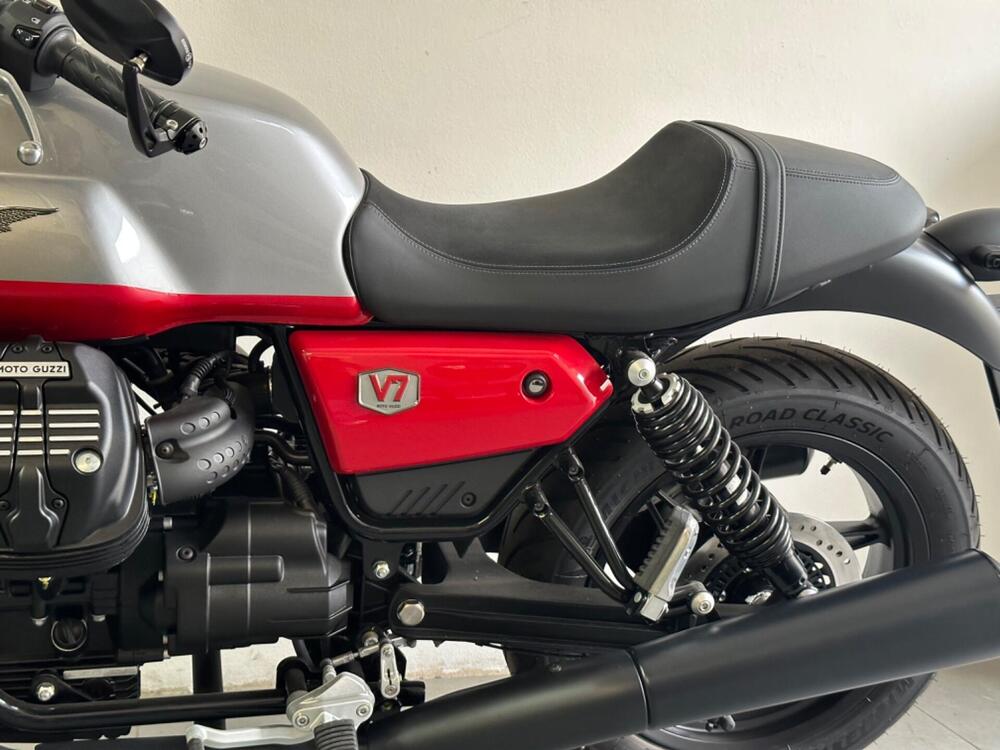 Moto Guzzi V7 Stone Corsa (2023 - 25) (4)