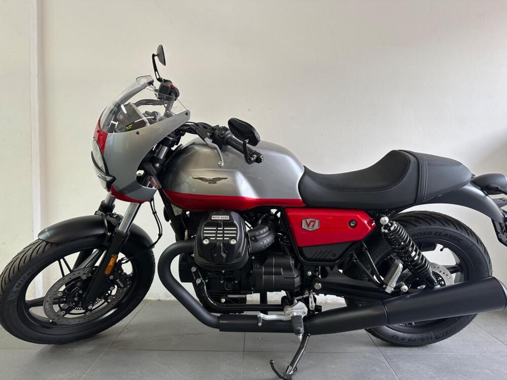 Moto Guzzi V7 Stone Corsa (2023 - 25) (2)